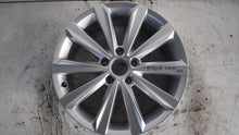 Laden Sie das Bild in den Galerie-Viewer, 1x Alufelge 17 Zoll 7.5" 5x112 51ET Glanz Silber VW Golf V Rim Wheel FEL7742349950zz