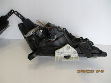 Laden Sie das Bild in den Galerie-Viewer, Frontscheinwerfer Nissan Navara Bi-Xenon Ein Stück (Rechts oder Links) Headlight SCH1107345046lb