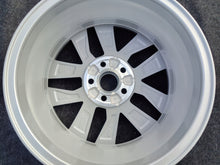 Load image into Gallery viewer, 1x Alufelge 15 Zoll 5.5" 5x100 40ET Glanz Silber 6VA601025 Skoda Fabia Iv FEL7300440005tk