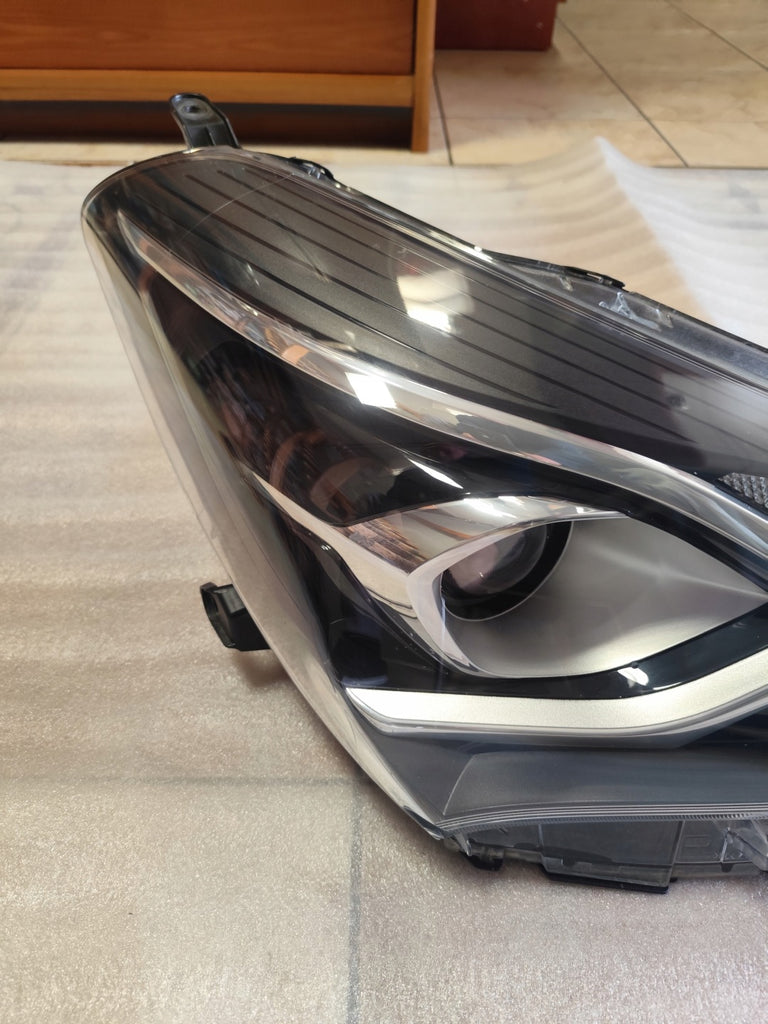 Frontscheinwerfer Toyota Yaris Rechts Scheinwerfer Headlight SCH2264002061tw