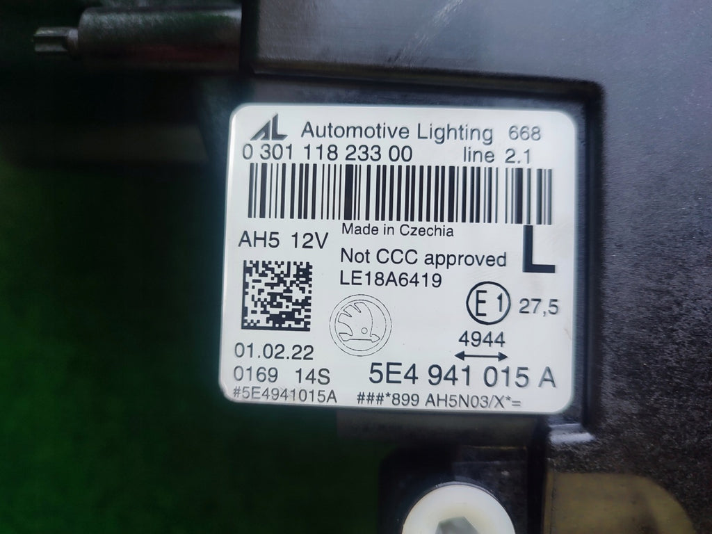 Frontscheinwerfer Skoda Octavia IV 5E4941015A Links Scheinwerfer Headlight SCH1701950244yd