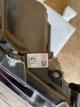 Load image into Gallery viewer, Frontscheinwerfer Toyota Corolla 81110-02X10 Rechts Scheinwerfer Headlight