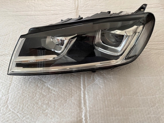 Frontscheinwerfer VW Touareg 7P1941033 Xenon Ein Stück (Rechts oder Links)