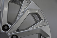 Load image into Gallery viewer, 1x Alufelge 17 Zoll 7.0" 5x112 38ET Glanz Silber 8W0601025L Audi B9 Rim Wheel FEL7111129921ru