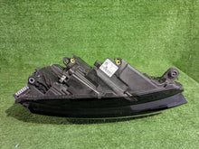 Laden Sie das Bild in den Galerie-Viewer, Frontscheinwerfer Skoda Octavia IV 5E4941036 Rechts Scheinwerfer Headlight SCH7861994477pk