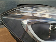 Laden Sie das Bild in den Galerie-Viewer, Frontscheinwerfer Mercedes-Benz W176 A1768200661 Xenon Rechts Headlight SCH1284423162yo