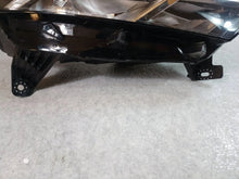 Laden Sie das Bild in den Galerie-Viewer, Frontscheinwerfer Dacia Sandero III 260101940R Vorderseite Headlight