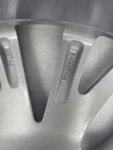 Load image into Gallery viewer, 1x Alufelge 18 Zoll 8.0" 5x114.3 50ET Glanz Silber 42611-06E50 Toyota Avensis FEL1982342352uf