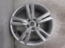Load image into Gallery viewer, 1x Alufelge 18 Zoll 7.0" 5x112 45ET Glanz Silber 575601025G Audi Ateca I FEL5832749371lv