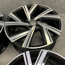 Laden Sie das Bild in den Galerie-Viewer, 4x Alufelge 18 Zoll 7.5" 5x112 51ET Glanz Schwarz 5H0601025 VW Golf Viii FEL5999763379hs