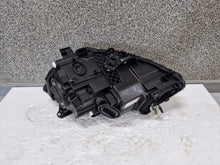 Laden Sie das Bild in den Galerie-Viewer, Frontscheinwerfer Mercedes-Benz W176 A1768202861KZ Rechts Scheinwerfer Headlight SCH9884440061pl