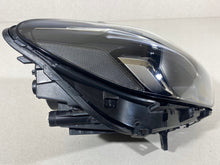 Laden Sie das Bild in den Galerie-Viewer, Frontscheinwerfer Mercedes-Benz W247 A2479062603 LED Rechts Headlight