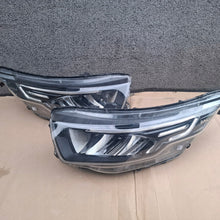 Load image into Gallery viewer, Frontscheinwerfer Iveco Daily IV 05802711800 05802711799 Ein Satz Headlight SCH7417390336vh