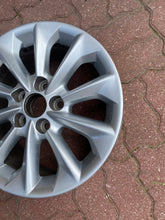 Laden Sie das Bild in den Galerie-Viewer, 1x Alufelge 16 Zoll 7.0" 5x114.3 Silber CMS-1028 Toyota I Rim Wheel FEL7273389531md