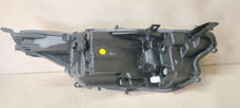 Laden Sie das Bild in den Galerie-Viewer, Frontscheinwerfer Toyota 4 Yaris 99226-81017 Links Scheinwerfer Headlight