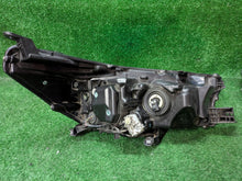Load image into Gallery viewer, Frontscheinwerfer Toyota Hilux VIII Links Scheinwerfer Headlight SCH8051231135jo