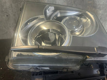 Laden Sie das Bild in den Galerie-Viewer, Frontscheinwerfer Land Rover Range L322 Links Scheinwerfer Headlight SCH3090582330sv