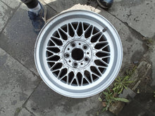 Laden Sie das Bild in den Galerie-Viewer, 1x Alufelge 16 Zoll 5x112 Glanz BMW E24 E23 E34 Rim Wheel FEL9972473599cp
