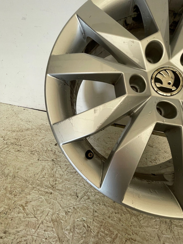 1x Alufelge 17 Zoll 6.0" 5x112 45ET Glanz Silber 5E0601025N Skoda Octavia