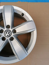 Load image into Gallery viewer, 1x Alufelge 17 Zoll 6.5&quot; 5x112 38ET Glanz 5NA071497 VW Tiguan Rim Wheel