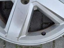 Laden Sie das Bild in den Galerie-Viewer, 1x Alufelge 18 Zoll 7.0" 5x114.3 40ET Glanz Silber Jeep Rim Wheel FEL2702108259ky