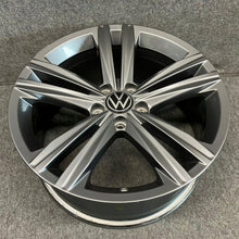 Laden Sie das Bild in den Galerie-Viewer, 1x Alufelge 18 Zoll 8.0" 5x112 40ET 3G8601025N VW Arteon Rim Wheel FEL9192056338py