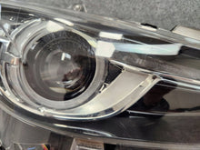 Laden Sie das Bild in den Galerie-Viewer, Frontscheinwerfer Mazda 3 BHR251030 Xenon Rechts Scheinwerfer Headlight SCH7384326173nx