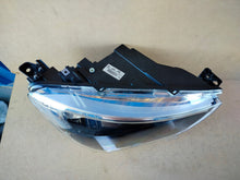 Laden Sie das Bild in den Galerie-Viewer, Frontscheinwerfer Opel E Combo 90145300 LED Rechts Scheinwerfer Headlight