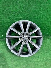 Load image into Gallery viewer, 1x Alufelge 16 Zoll 6.0" 5x100 45ET Glanz Silber 2G0601025AF VW I Rim Wheel FEL1550944053ew