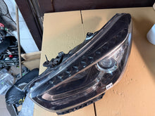Laden Sie das Bild in den Galerie-Viewer, Frontscheinwerfer Hyundai I I40 Links Scheinwerfer Headlight SCH1628078958bn