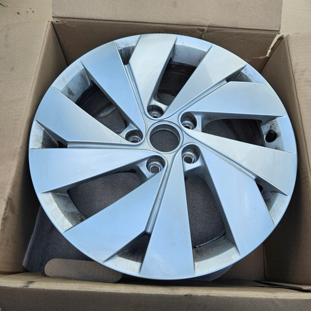 1x Alufelge 17 Zoll 7.0" 5x112 46ET Glanz 5H0601025B VW Golf Viii Rim Wheel FEL9601089562gp