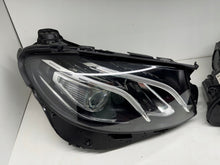 Laden Sie das Bild in den Galerie-Viewer, Frontscheinwerfer Mercedes-Benz W213 A2139064004 Ein Stück (Rechts oder Links) SCH4223305865ka