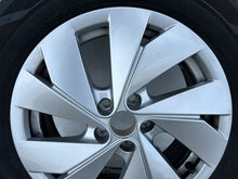 Laden Sie das Bild in den Galerie-Viewer, 1x Alufelge 16 Zoll 6.0" 5x112 35ET 2GM601025AD VW T-Cross Rim Wheel FEL1297905490vb