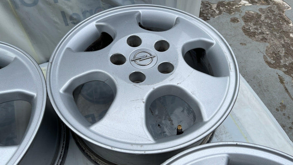 4x Alufelge 15 Zoll 6.0" 5x110 49ET Glanz Silber Opel Rim Wheel