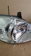 Laden Sie das Bild in den Galerie-Viewer, Frontscheinwerfer Hyundai Matrix 92101-10010 Ein Stück (Rechts oder Links)