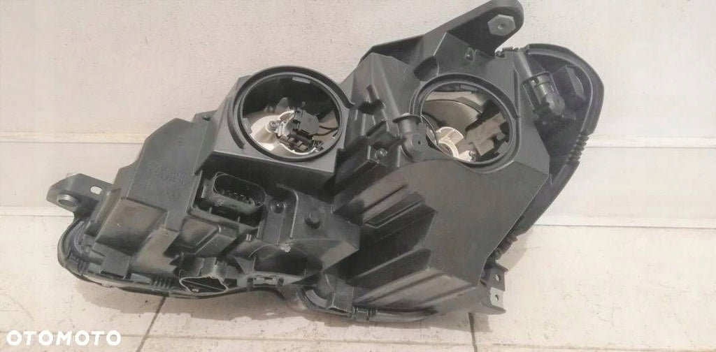 Frontscheinwerfer Mercedes-Benz W204 030127020200 A2048205059 Rechts Headlight SCH3120005149aq