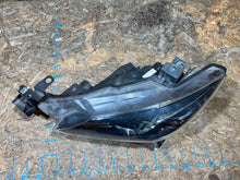 Laden Sie das Bild in den Galerie-Viewer, Frontscheinwerfer Mazda 6 Gj GMH3-51041M Links Scheinwerfer Headlight SCH6624613199zb