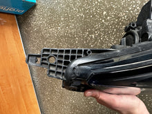 Laden Sie das Bild in den Galerie-Viewer, Frontscheinwerfer Opel Astra 39111144 LED Rechts Scheinwerfer Headlight SCH5258063409xt