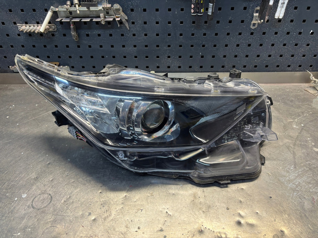 Frontscheinwerfer Toyota Auris 81110-02K30 LED Rechts Scheinwerfer Headlight SCH8802505838in