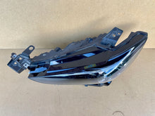 Laden Sie das Bild in den Galerie-Viewer, Frontscheinwerfer Mazda III GRF5-51040 LED Links Scheinwerfer Headlight