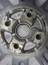 Load image into Gallery viewer, 1x Alufelge 15 Zoll 5.0" 4x100 46ET 4250F903 Mitsubishi Space Star Rim Wheel FEL3839109248mq