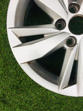 Load image into Gallery viewer, 1x Alufelge 15 Zoll 5.5&quot; 5x100 40ET Glanz Silber 2G0601025N VW Polo Rim Wheel