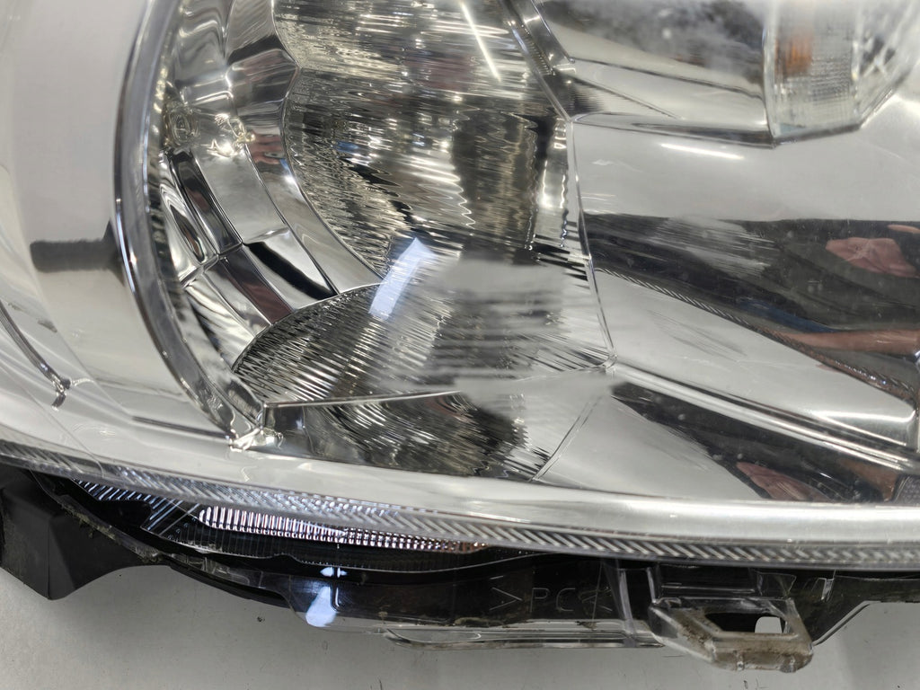 Frontscheinwerfer Toyota Auris 81110-02A40 Rechts Scheinwerfer Headlight