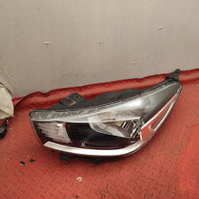 Laden Sie das Bild in den Galerie-Viewer, Frontscheinwerfer Kia Rio Links Scheinwerfer Headlight