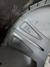 Laden Sie das Bild in den Galerie-Viewer, 1x Alufelge 17 Zoll 7.0&quot; 5x112 45ET Glanz Silber 57A601025E Skoda Kodiaq