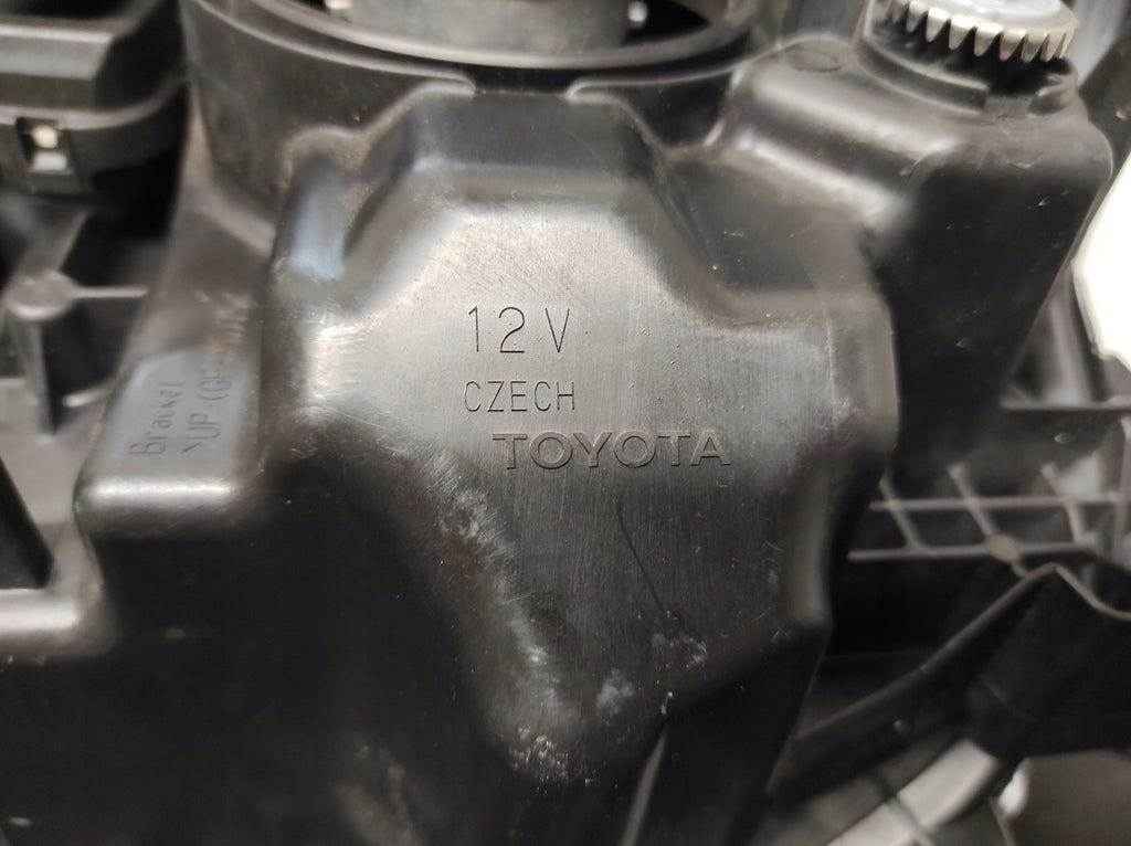 Frontscheinwerfer Toyota IV Yaris Rechts Scheinwerfer Headlight SCH3248413945rj