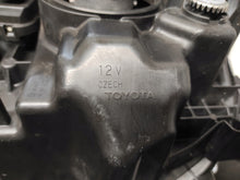 Laden Sie das Bild in den Galerie-Viewer, Frontscheinwerfer Toyota IV Yaris Rechts Scheinwerfer Headlight SCH3248413945rj