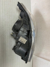 Laden Sie das Bild in den Galerie-Viewer, Frontscheinwerfer Mercedes-Benz Vito W639 A6398202861 Xenon Rechts oder Links
