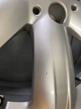 Laden Sie das Bild in den Galerie-Viewer, 1x Alufelge 17 Zoll 6.5&quot; 5x112 39ET 6856041 Mini F60 Rim Wheel