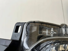 Laden Sie das Bild in den Galerie-Viewer, Frontscheinwerfer Mazda II DB5J-51030 Rechts Scheinwerfer Headlight